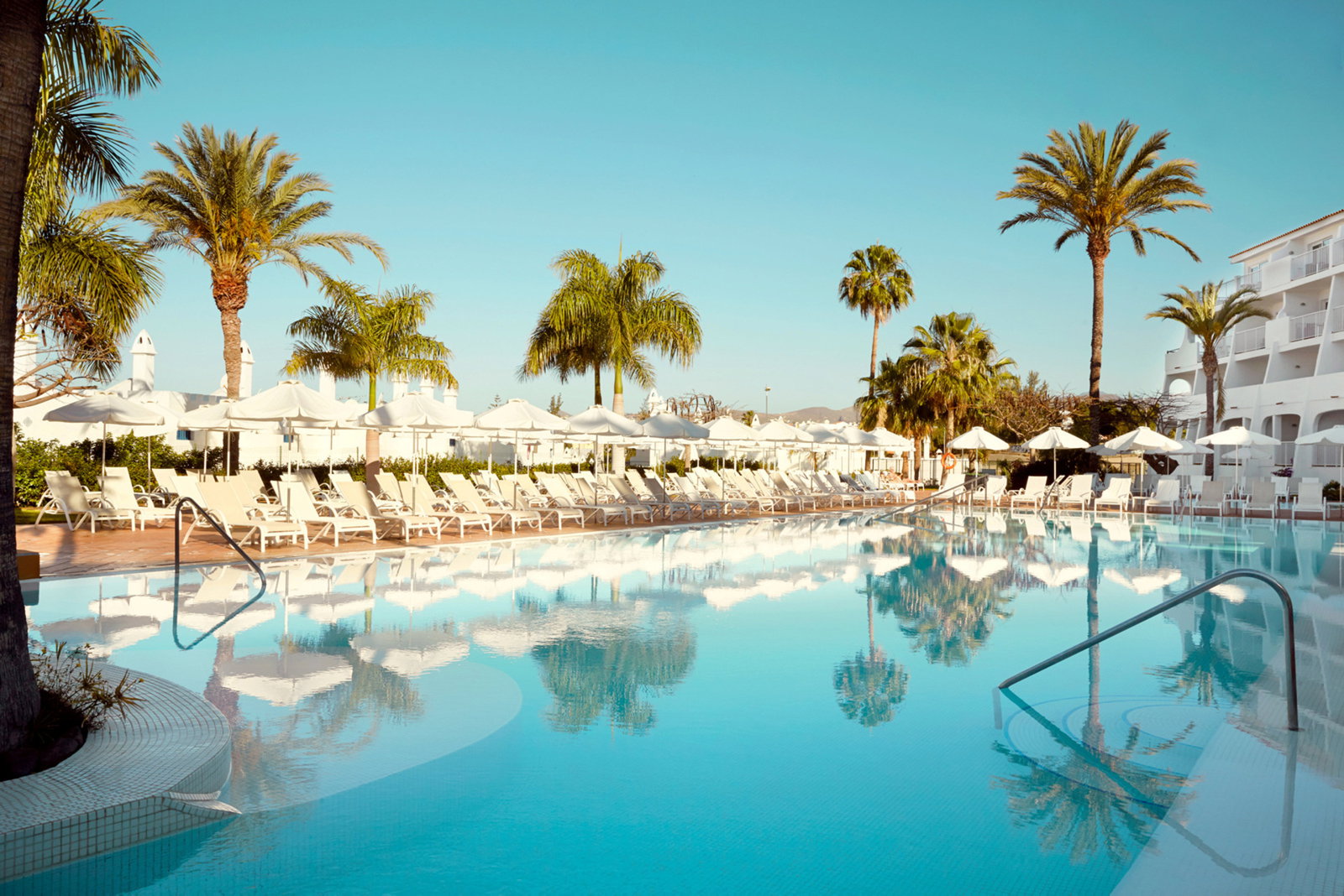 Sunprime Atlantic View Suite & Spa