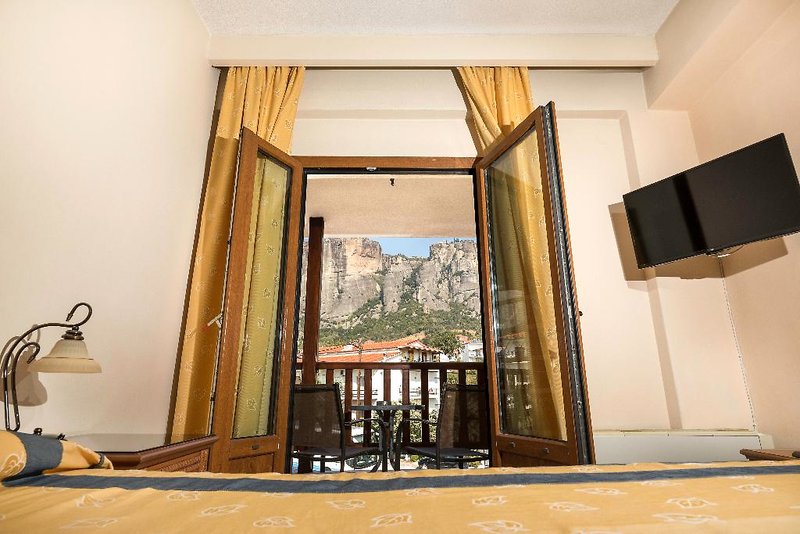 Hotel Famissi