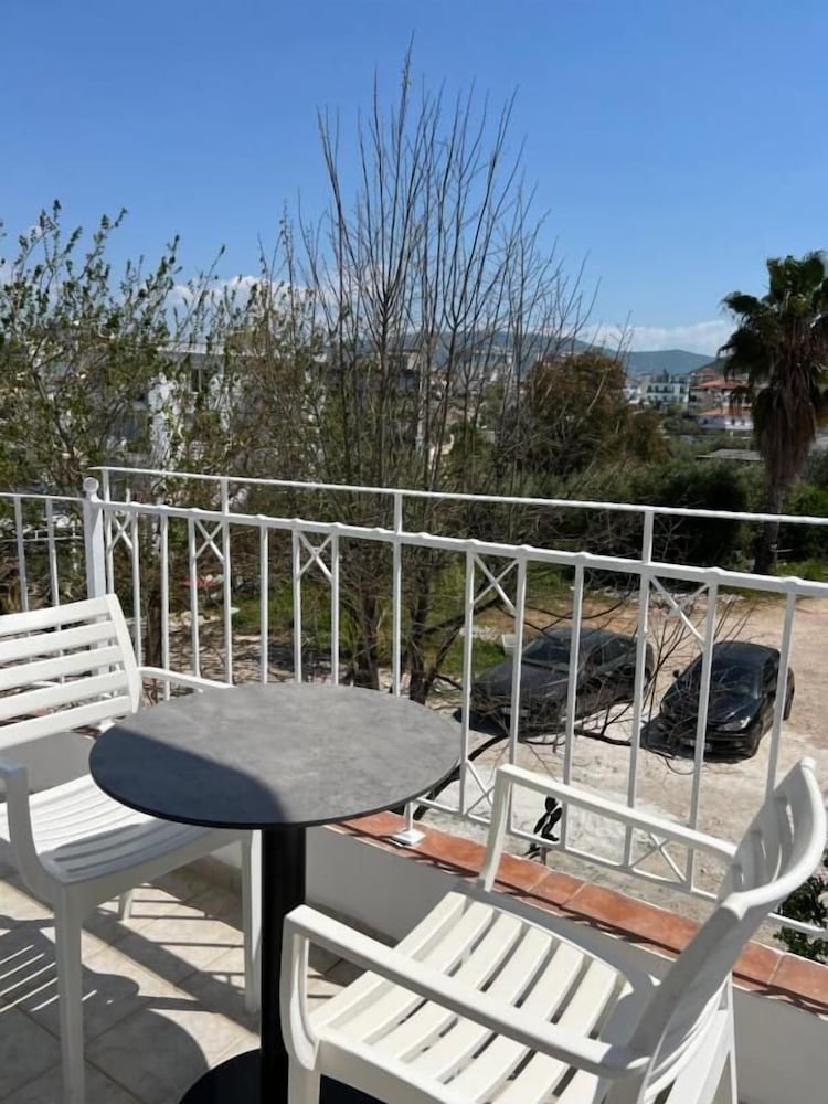 Hotel Emar Beachfront Hotel Ksamil