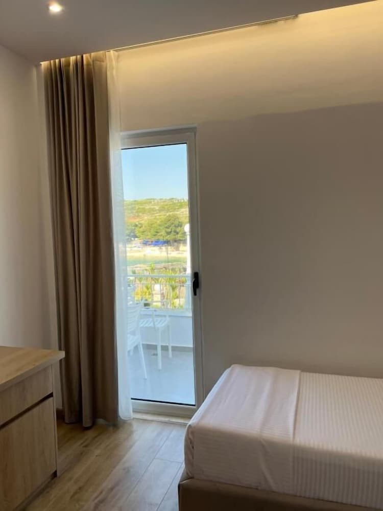 Emar Beachfront Hotel Ksamil