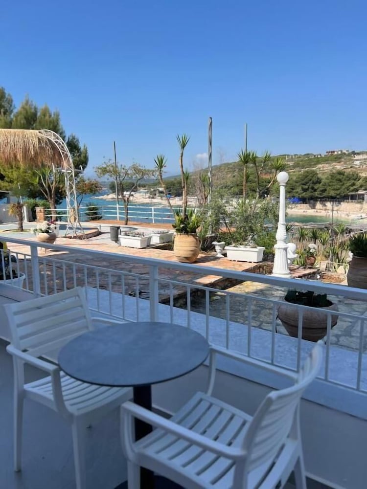 Emar Beachfront Hotel Ksamil