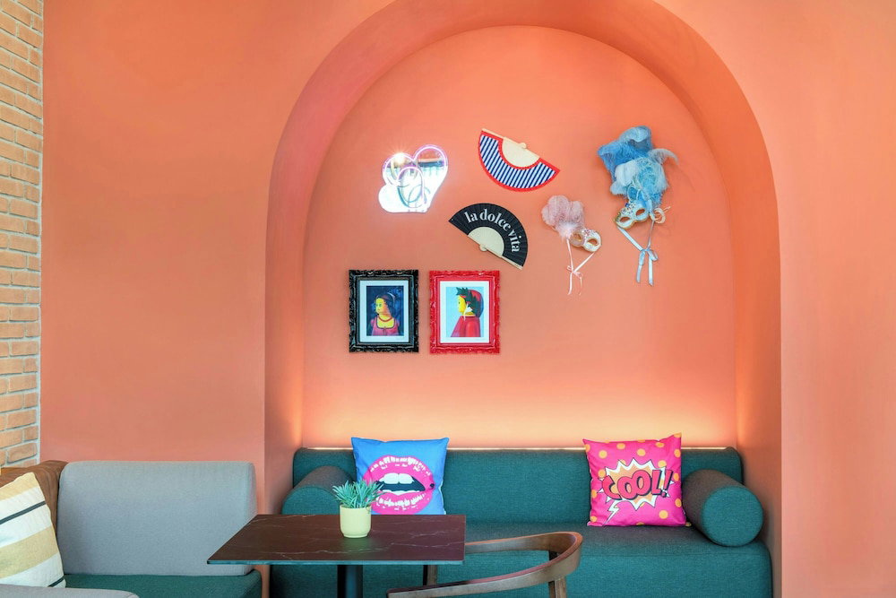 Moxy Verona