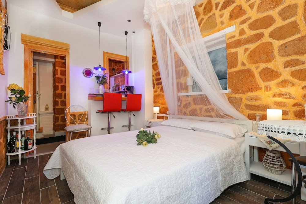 Hotel Alley Studio 1 By Frangki