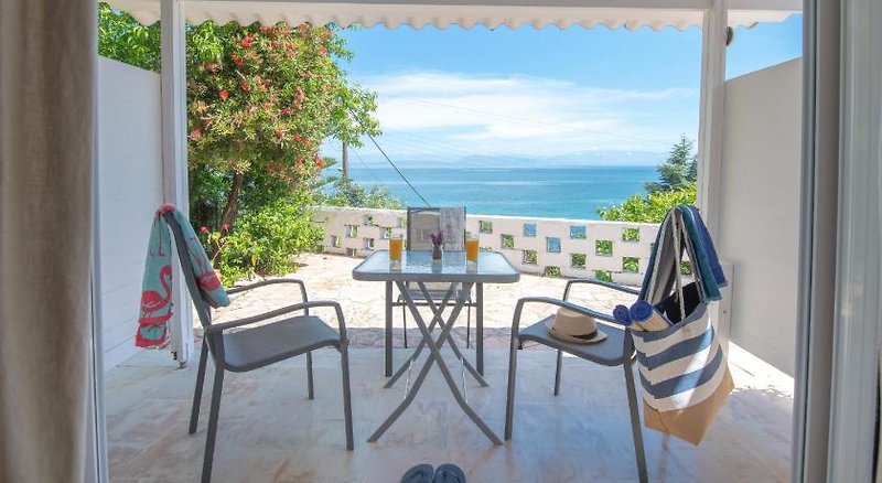 Eden Sea View Studios