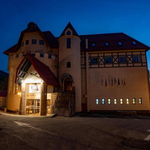 Hotel Acasa La Dracula cazare Poiana Brasov