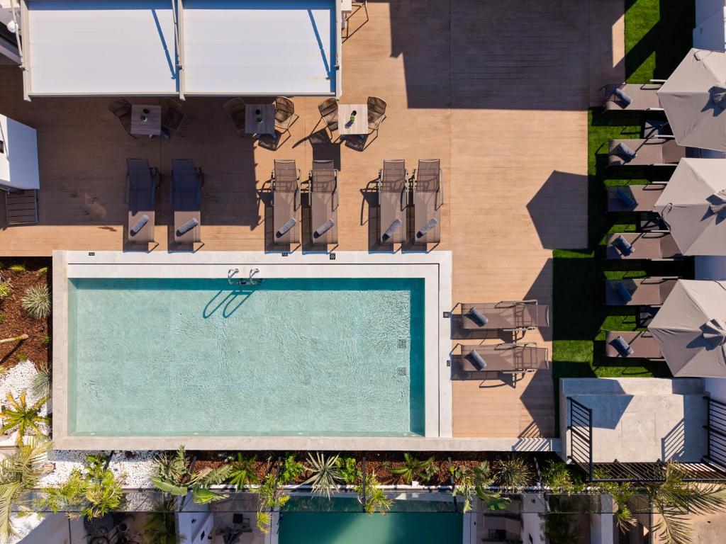 Enorme Epavli Urban Living