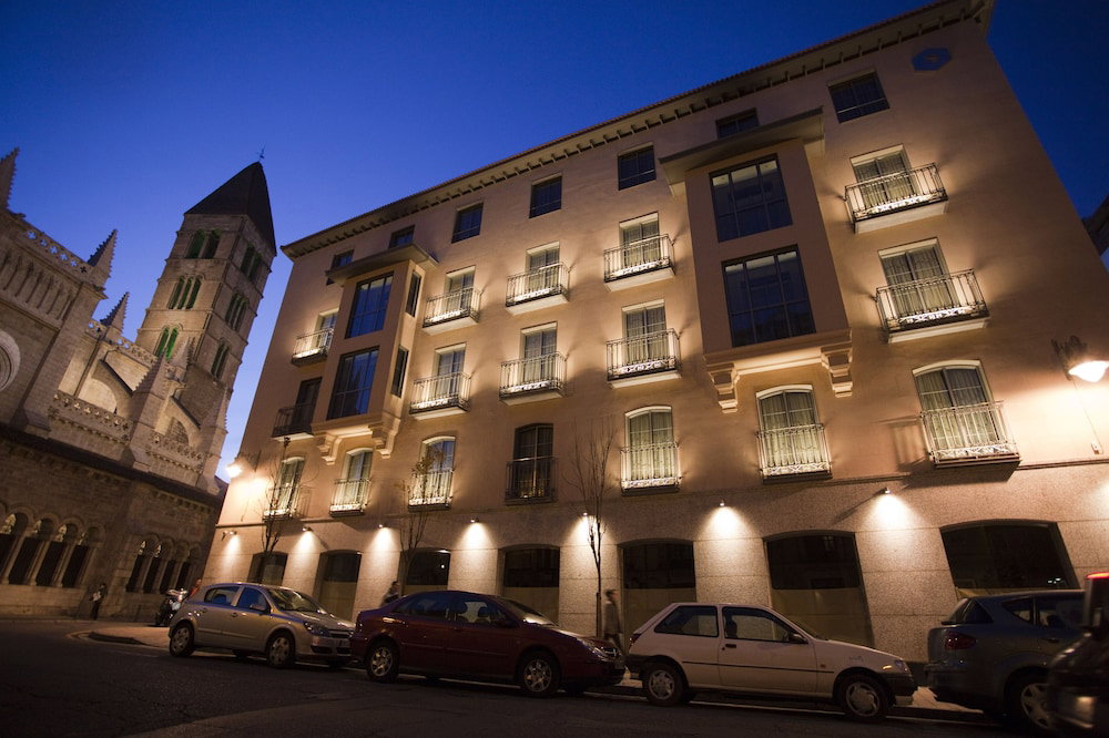 Hotel Nexus Valladolid Suites & Hotel