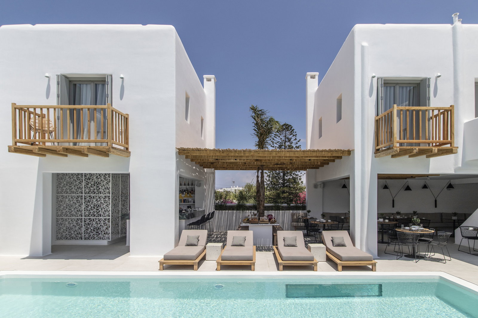 Hotel Adorno Beach Hotel & Suites