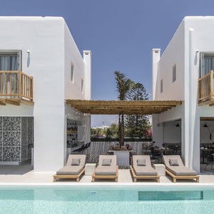 Sejur Adorno Beach Hotel & Suites vacanta Ornos