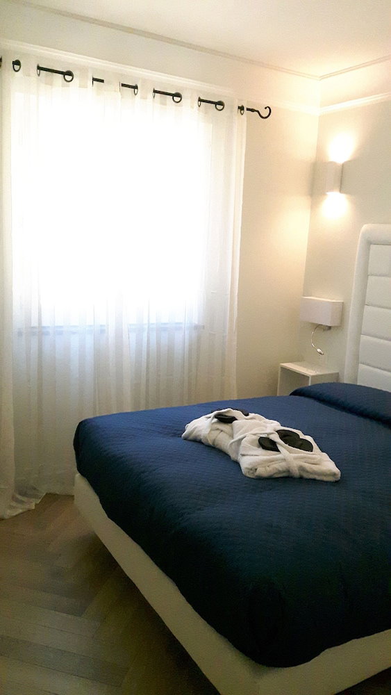 Hotel Apartament Carpediem In The Historical Center, Accessible By 59 Steps At 650Mt From The Cathedral