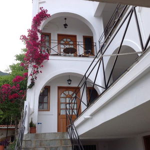 Hotel Travlos Studios cazare Poros