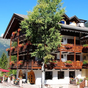 Hotel Hotel Majon Miramonti cazare Canazei