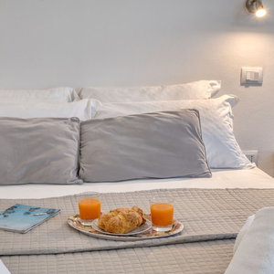 Hotel Izzhome Cozy Sunflowers cazare Pula