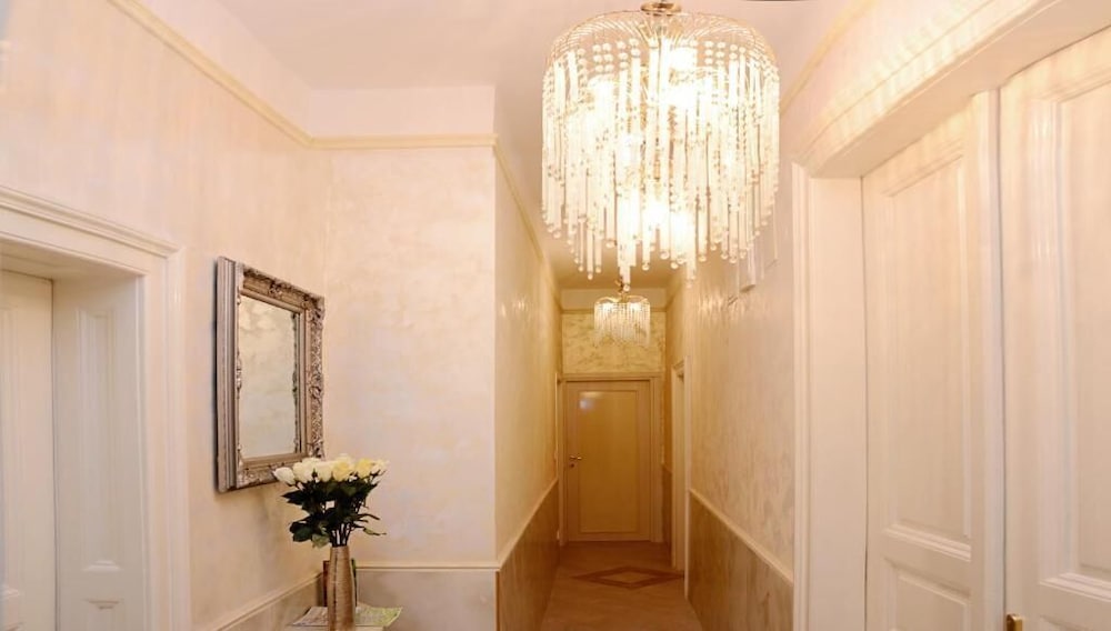 Hotel Apartments & Rooms Flowers