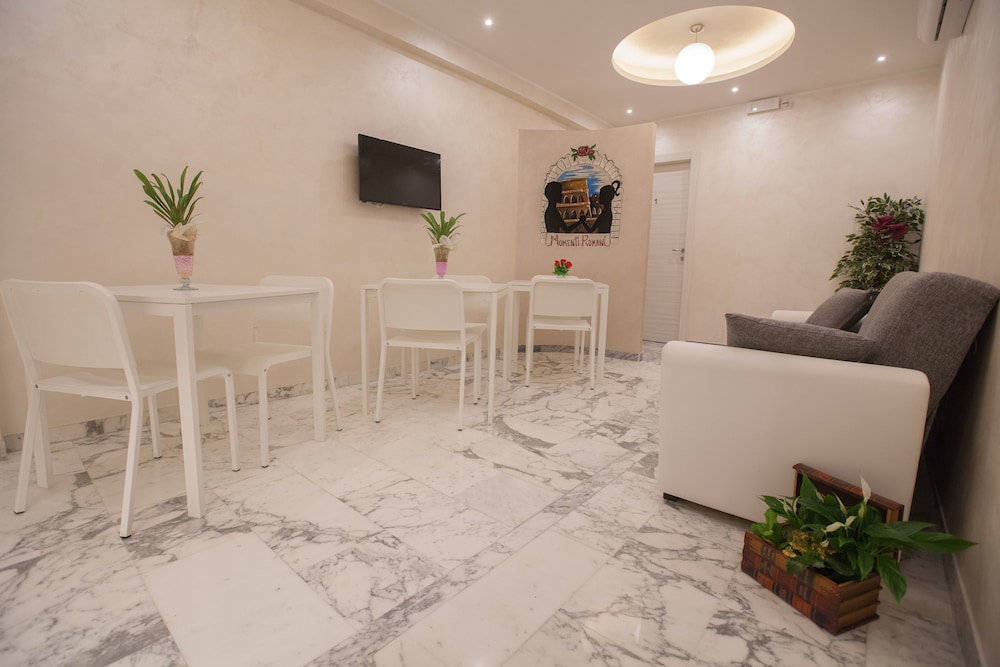 Hotel Momenti Romani