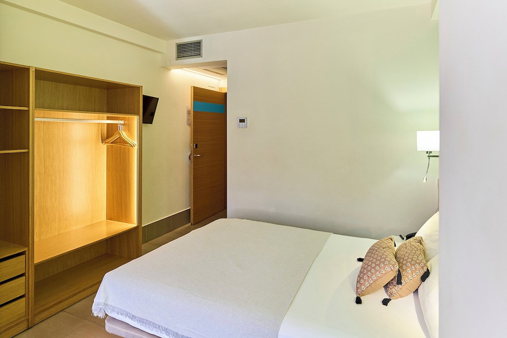 Hotel The Book Factory Hostel By Gaiarooms