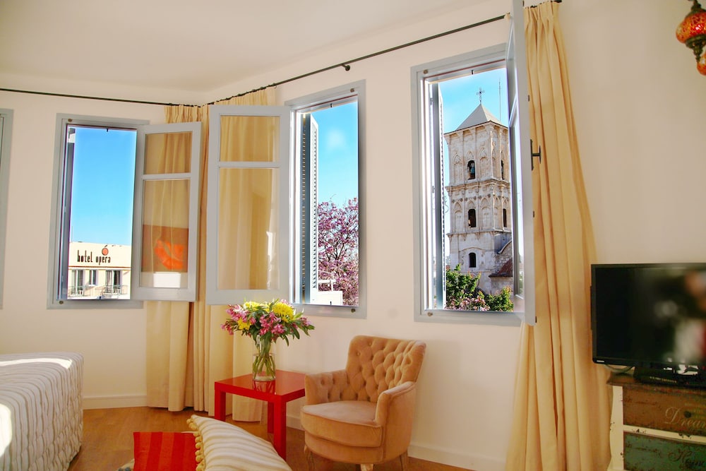dal travel Operetta House