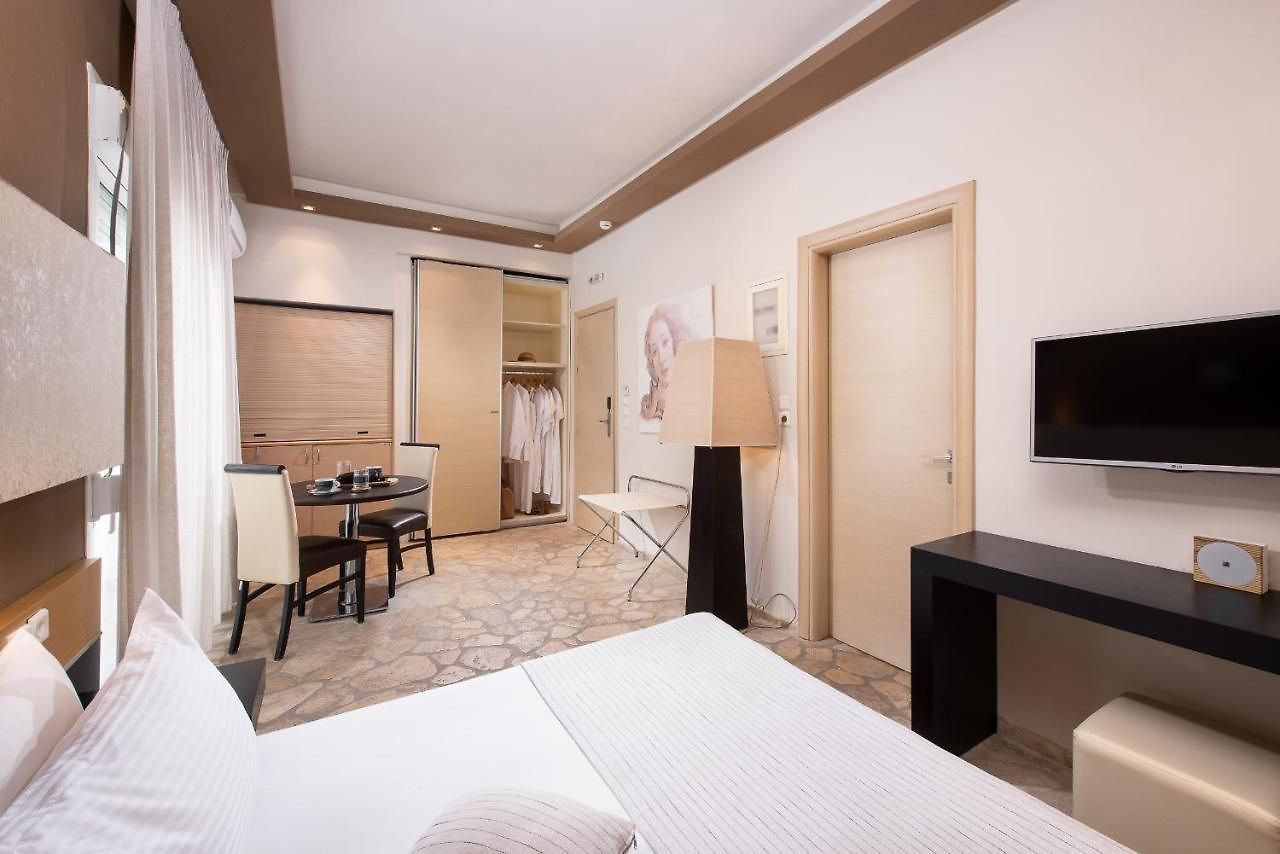 Afrodite Suites