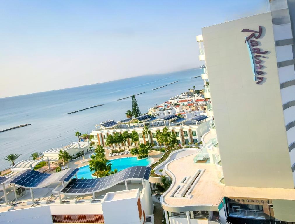 dal travel Radisson Beach Resort Larnaca
