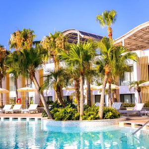 Sejur Radisson Beach Resort Larnaca vacanta Larnaca