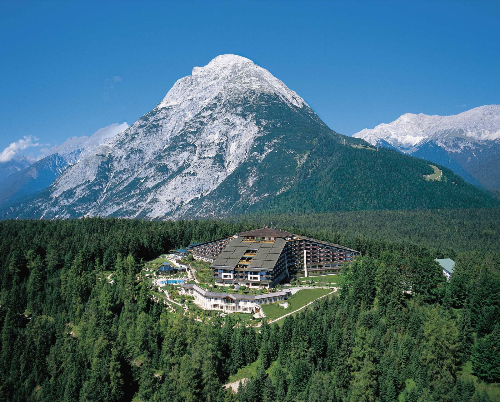Hotel Proprietate Completa