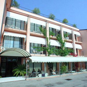 Hotel Lido Gargnano cazare Gargnano