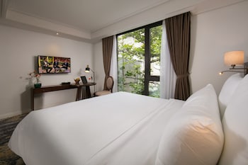 The Oriental Jade Hotel