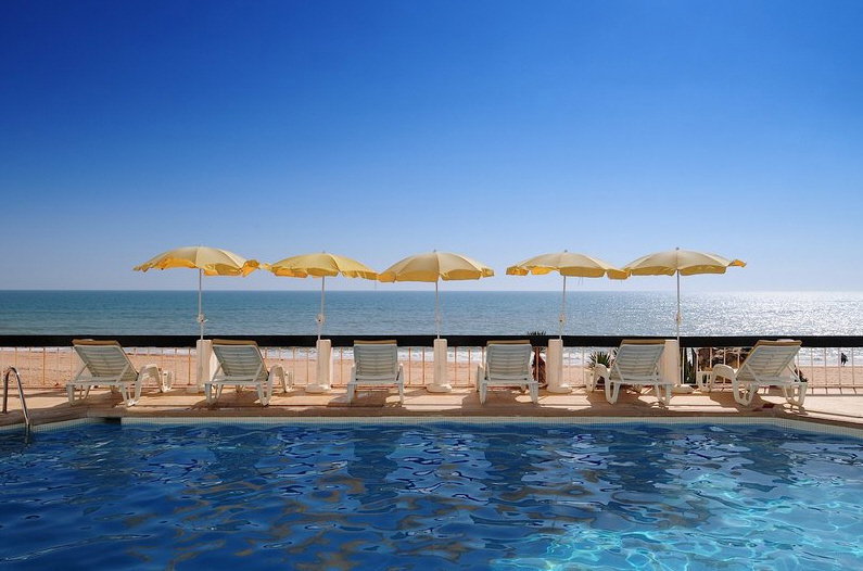 Holiday Inn Algarve - Armacao De Pera
