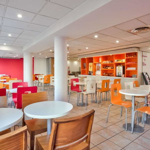 Sejur Kyriad Eco – Suresnes – La Défense vacanta Suresnes