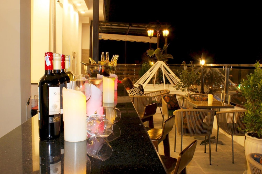 Hotel Emerald Ocean Hotel