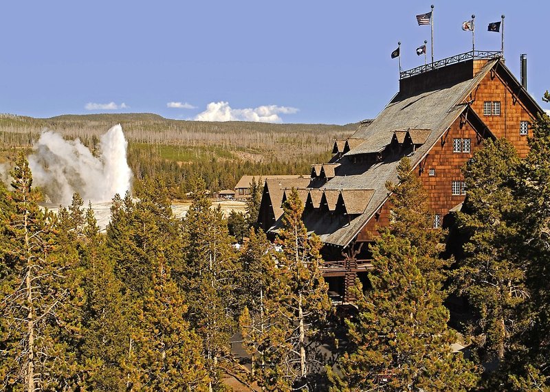 Hotel Old Faithful Inn