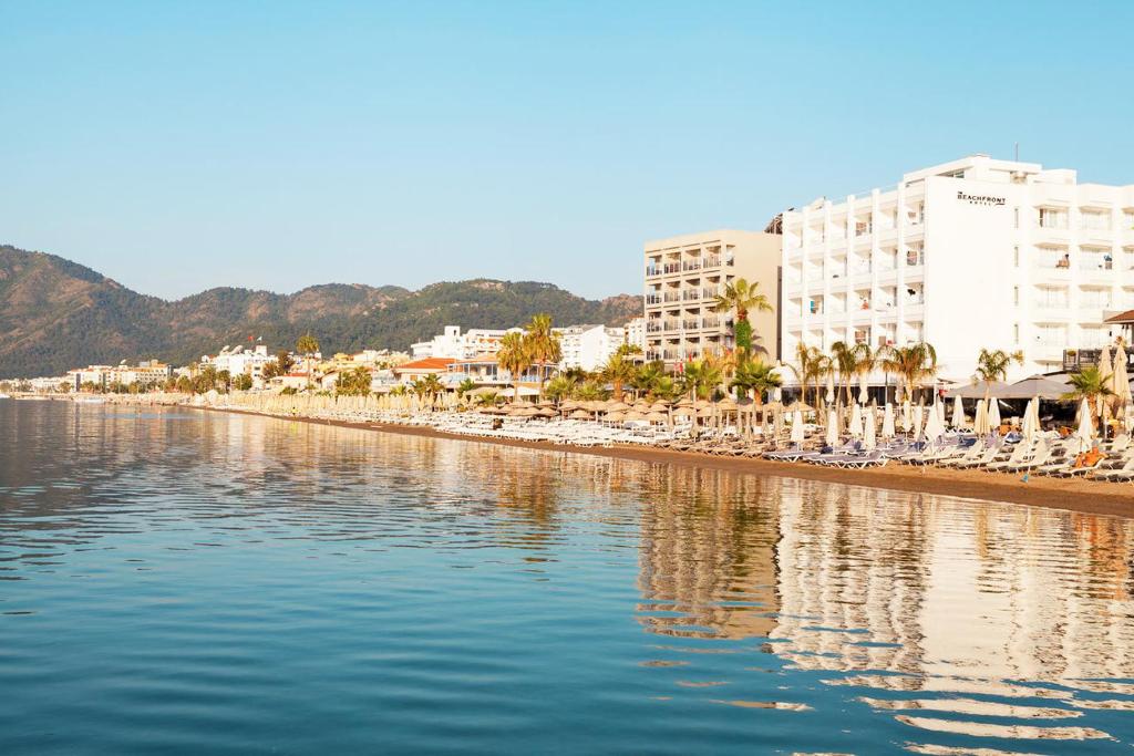 Hotel The Beach Front Hotel +16