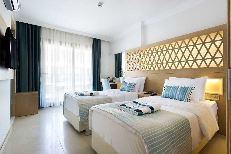 Aurasia Deluxe Hotel