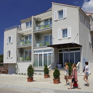 Hotel Boutique Bol cazare Bol