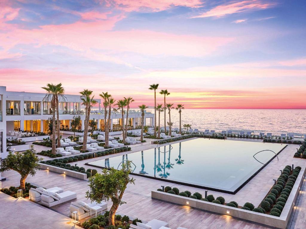 Grecotel Luxme White Palace
