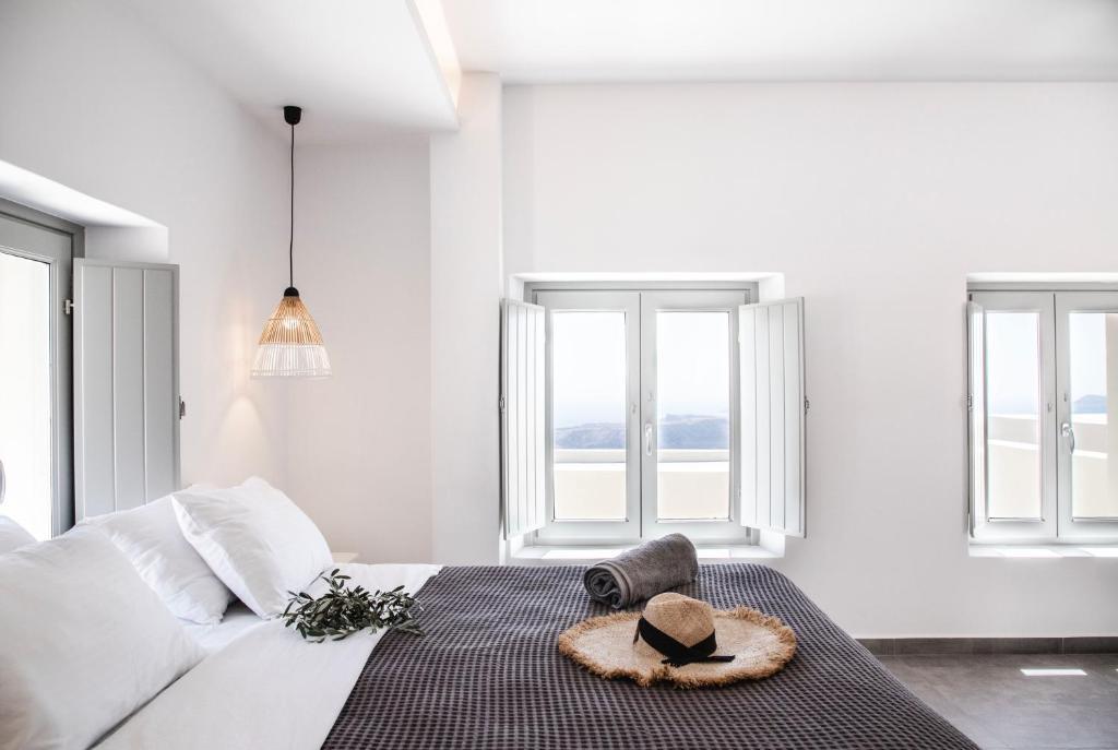 Caldera Cliff Illusion Suites