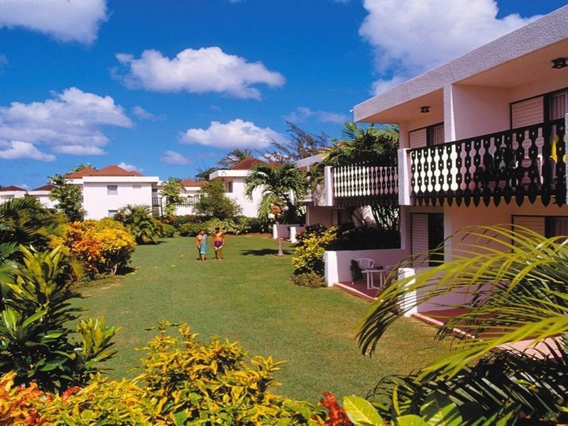 Hotel Plum Tree Club On Rockley Golf Course