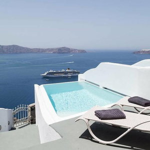 Hotel Adamant Suites cazare Fira