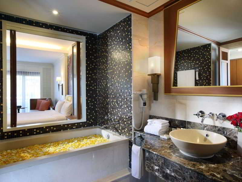 Amari Vogue Resort