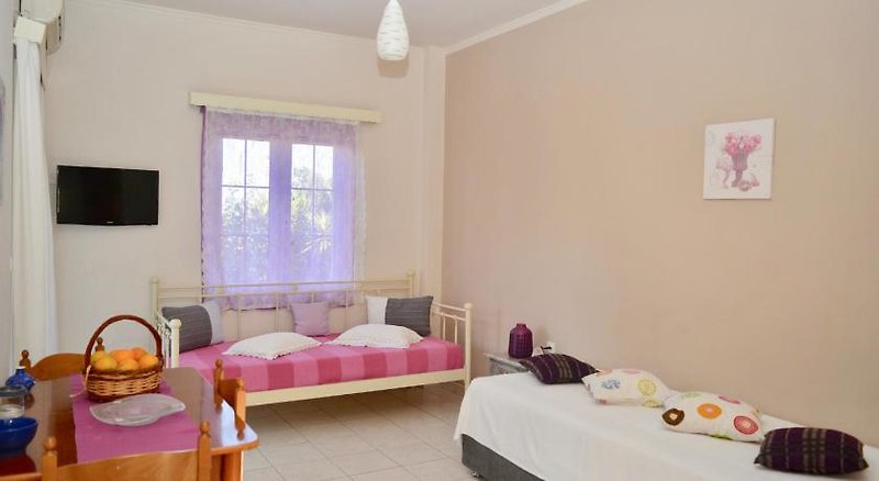 Troumpas Family Rooms & Apartments