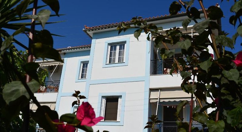 Troumpas Family Rooms & Apartments