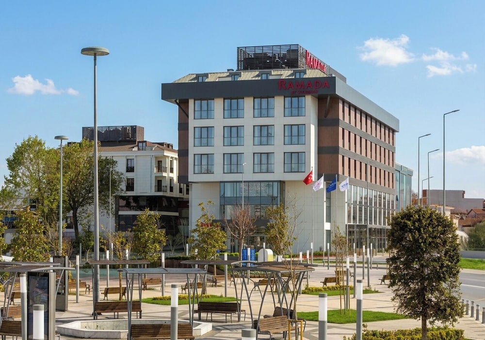 Hotel Ramada By Wyndham Arnavutkoy