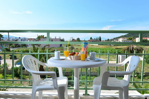 Hotel Dennis Studios cazare Laganas