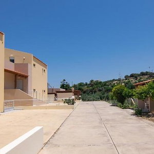 Hotel Yannis Villas cazare Adelianos Kampos