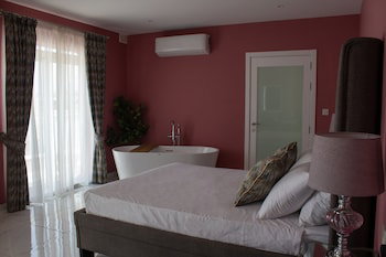 100 Boutique Living