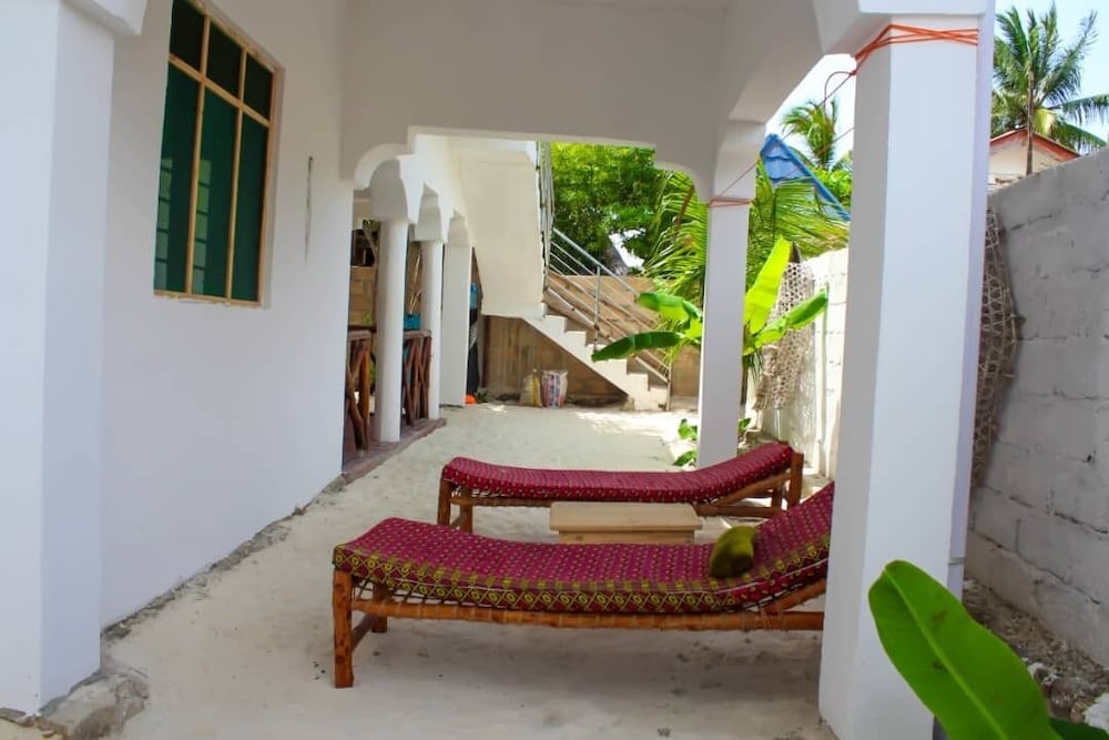 Hotel Pamoja Beach Stays