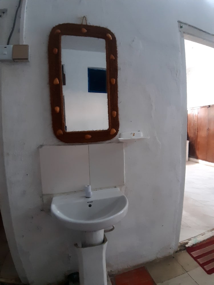 Mamdali Guest House