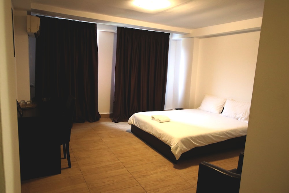Hotel Occidental Wise Transit Hotel