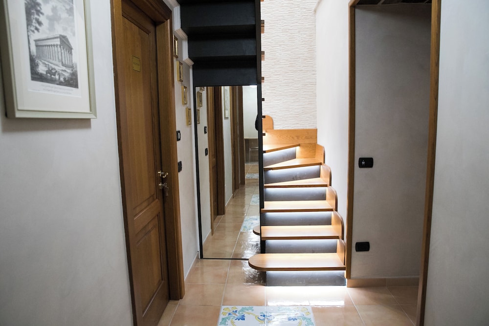Vittoria Guest House