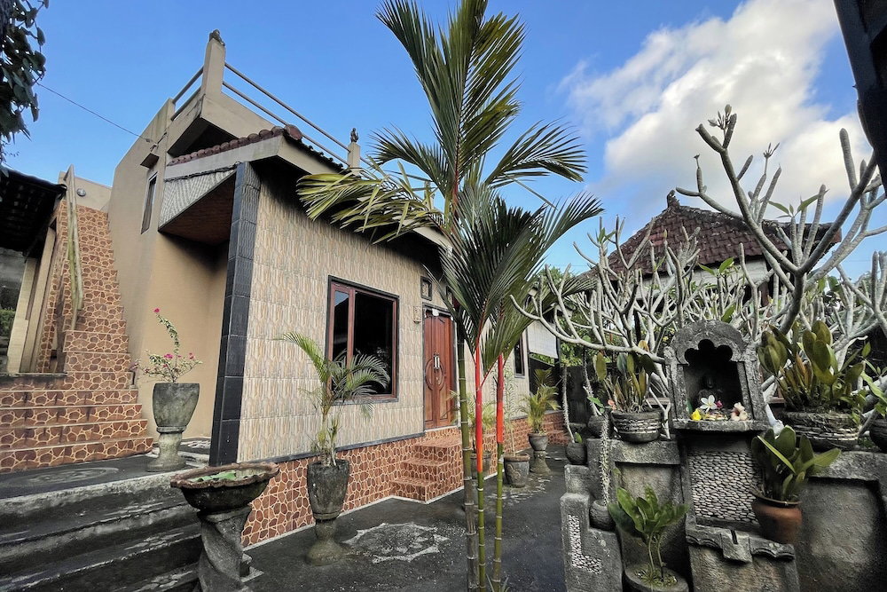 Hotel Mongan Homestay Beside The Belulang Hot Spring